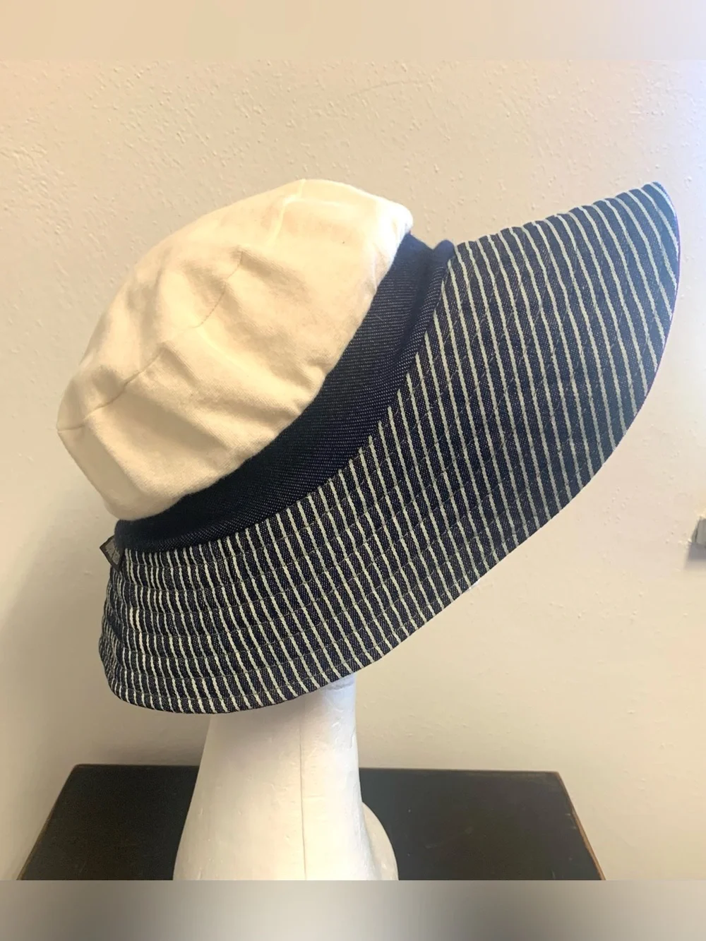 Flipside sun hat - Picture 4 of 8